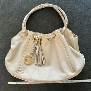 Buttery soft leather shoulder bag. Inside one large zipper pocket/2 small pocket